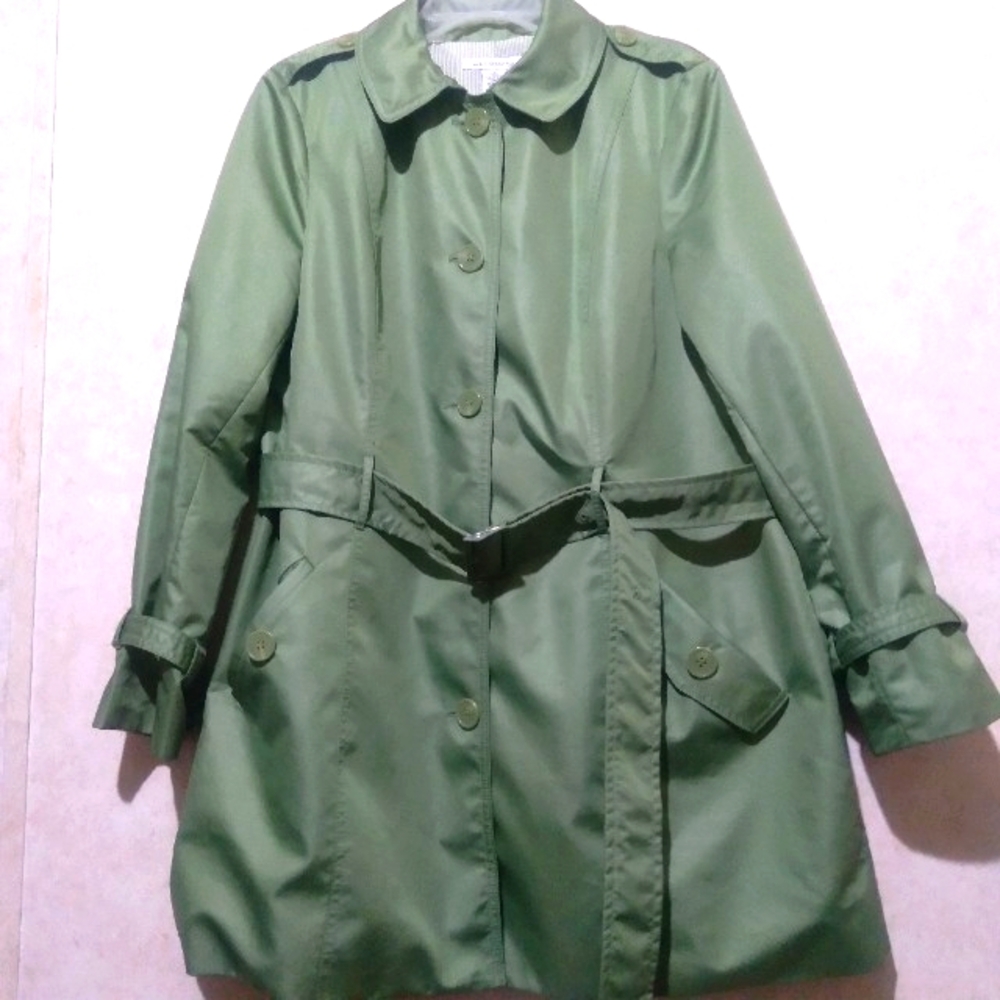 Liz Claiborne mint green trench coat with belt size large